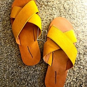 Universal Thread Woven Crisscross Slide Sandals Annabeth Yellow